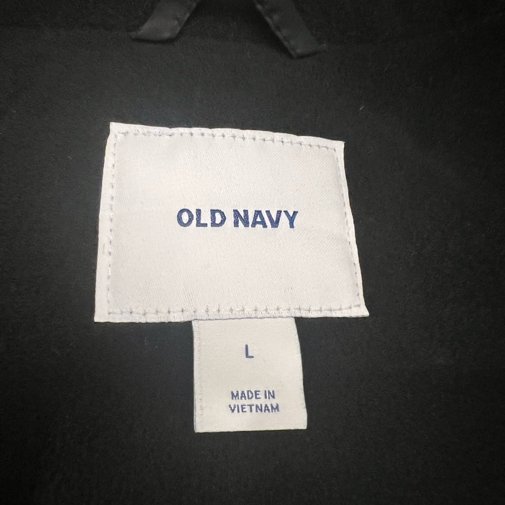 Old navy black, puffer vest, new with tags size large.